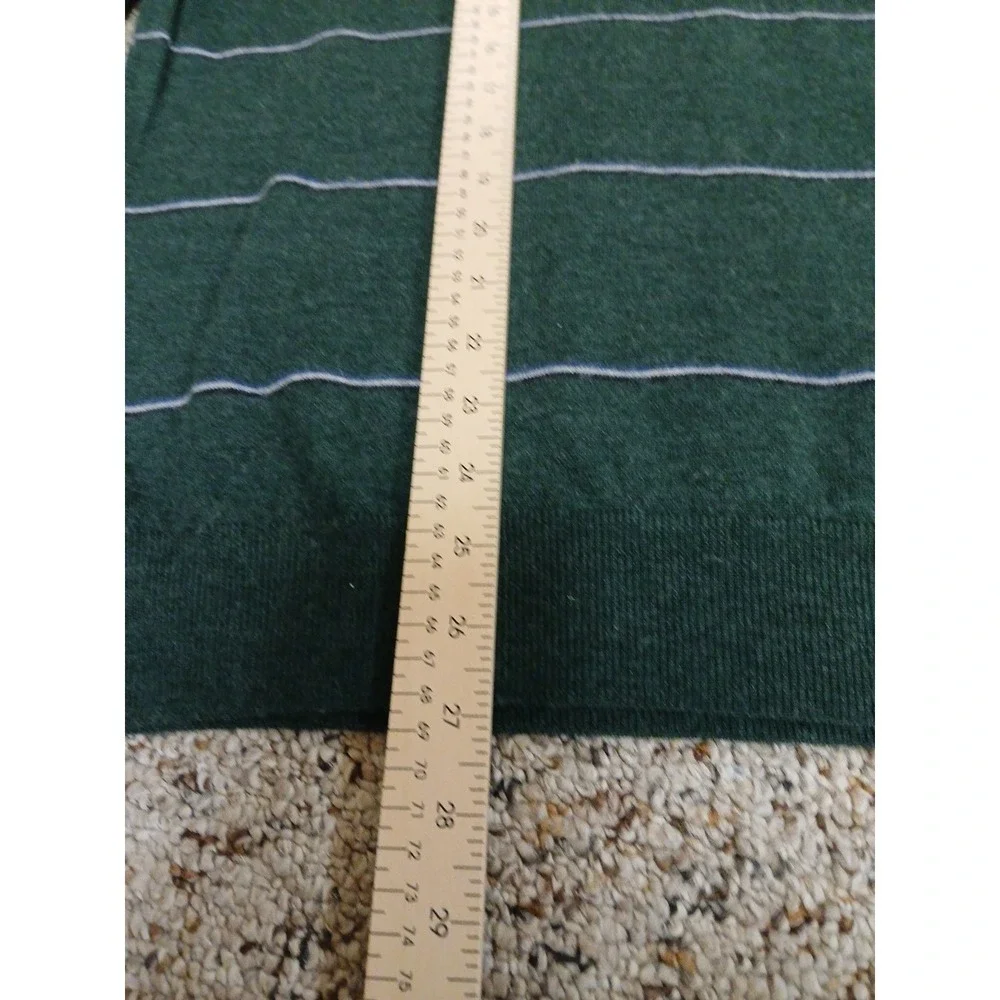 Banana Republic mens XLs  Merino Wool sweater Green  long sleeve Vneck!